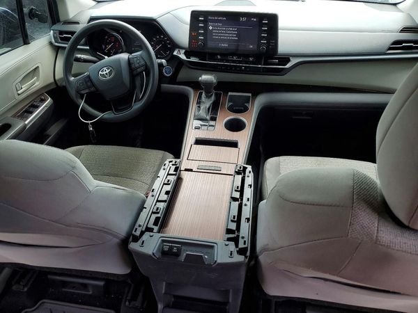 2022 TOYOTA SIENNA LE