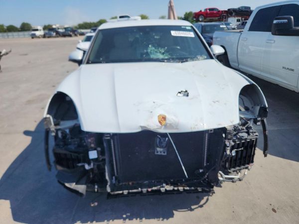 2022 PORSCHE CAYENNE Base