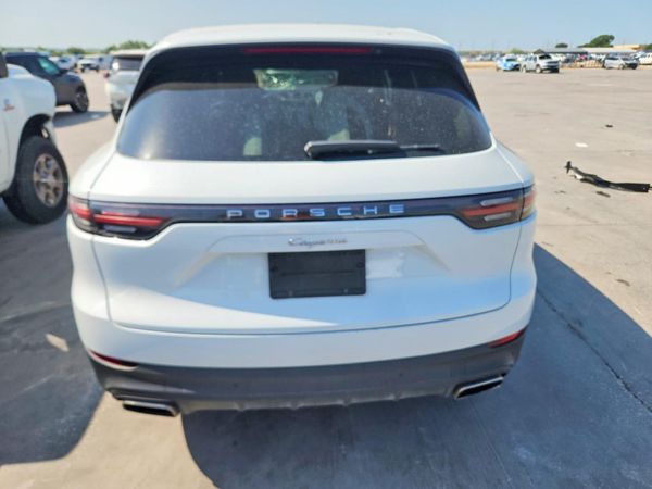 2022 PORSCHE CAYENNE Base