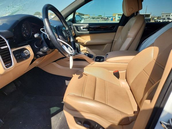 2022 PORSCHE CAYENNE Base