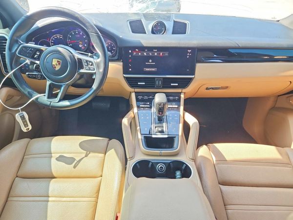 2022 PORSCHE CAYENNE Base