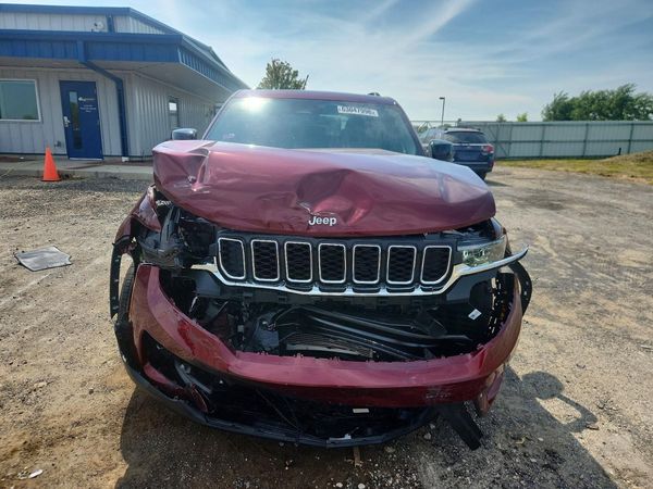 2025 JEEP GRAND CHEROKEE Laredo, Altitude