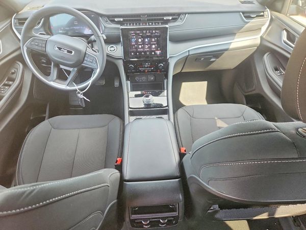 2025 JEEP GRAND CHEROKEE Laredo, Altitude
