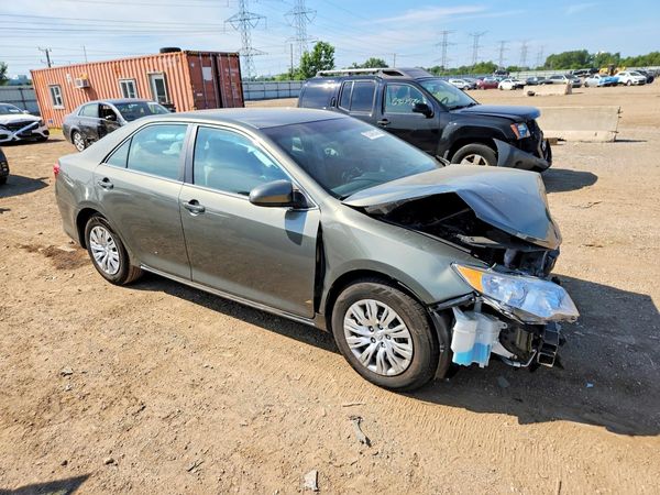 2014 TOYOTA CAMRY