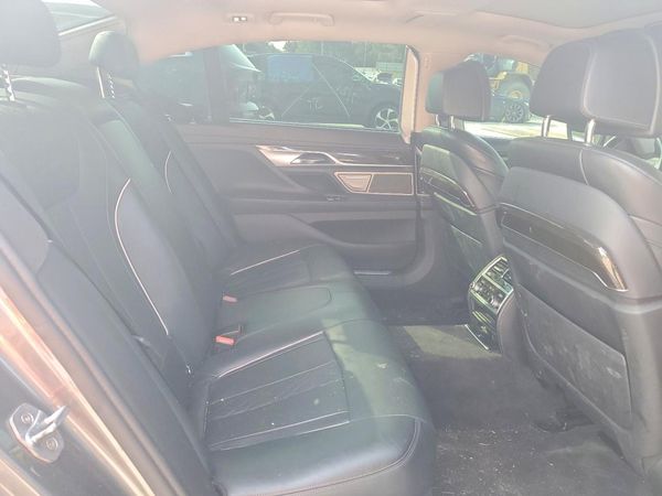 2016 BMW 750 xDrive