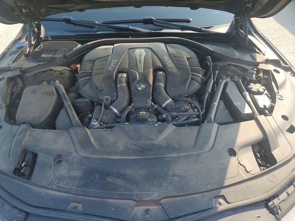 2016 BMW 750 xDrive