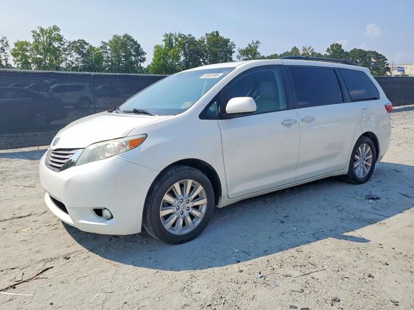 2016 TOYOTA SIENNA