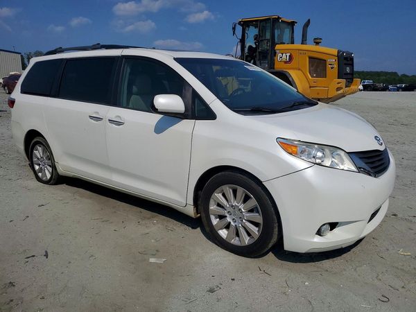 2016 TOYOTA SIENNA