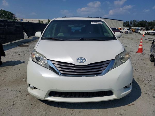 2016 TOYOTA SIENNA