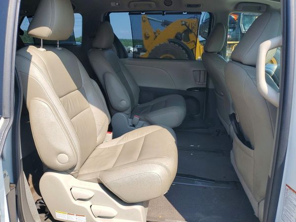 2016 TOYOTA SIENNA