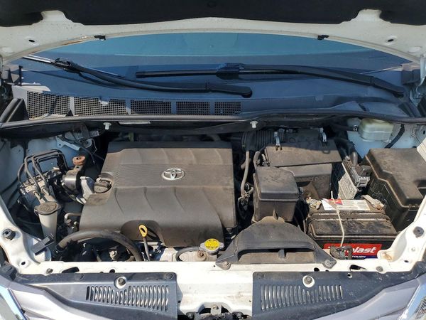 2016 TOYOTA SIENNA