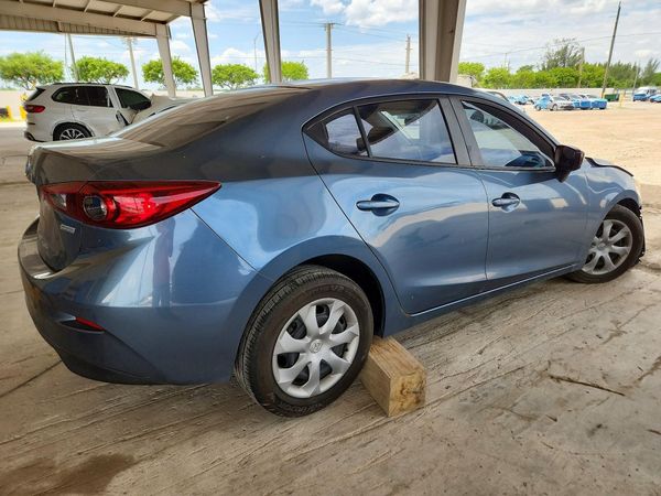 2015 MAZDA 3 SV/Base