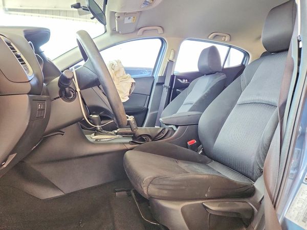 2015 MAZDA 3 SV/Base