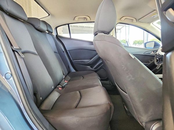 2015 MAZDA 3 SV/Base