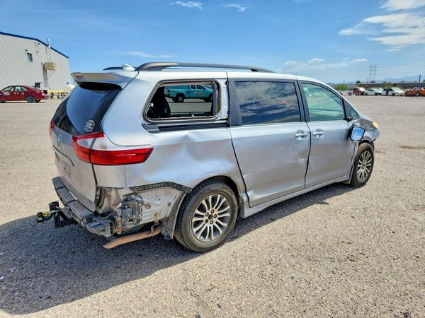2018 TOYOTA SIENNA