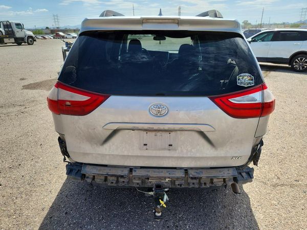 2018 TOYOTA SIENNA