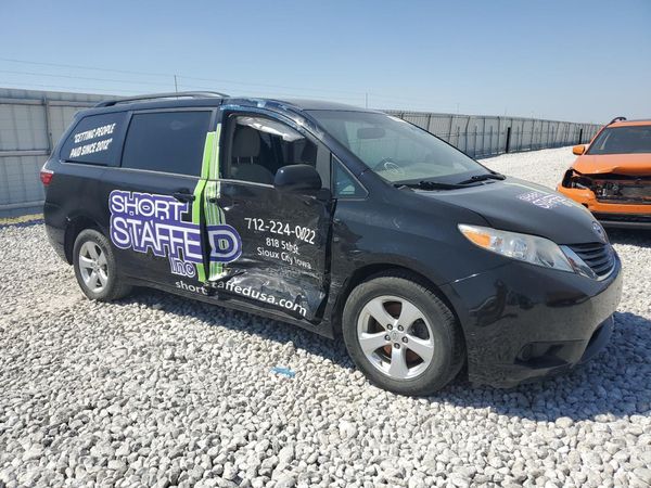 2017 TOYOTA SIENNA LE Mobility/LE