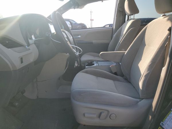 2017 TOYOTA SIENNA LE Mobility/LE