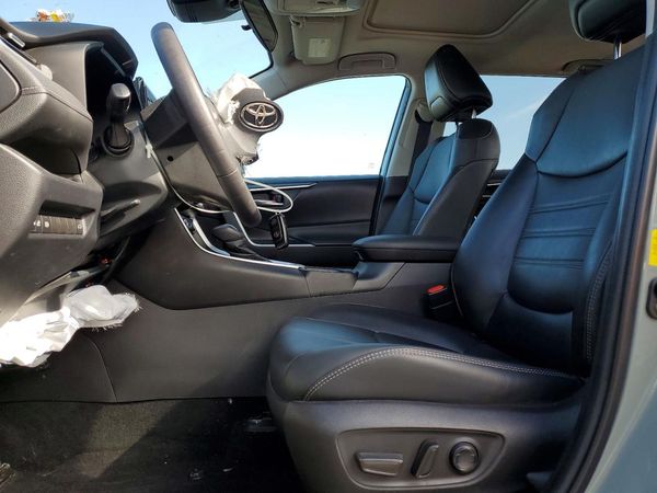2022 TOYOTA RAV4 XLE Premium