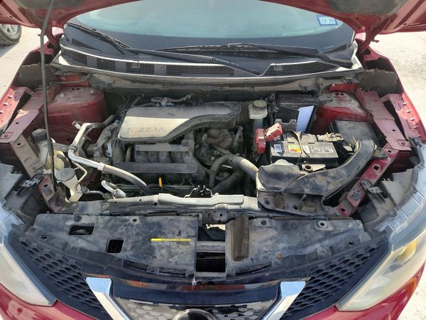 2018 NISSAN ROGUE — Engine bay