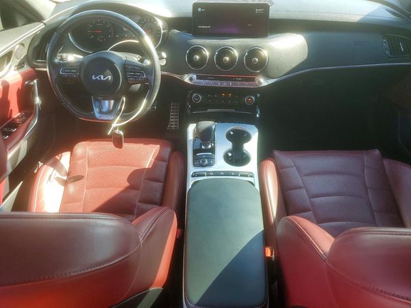 2022 KIA STINGER GT2