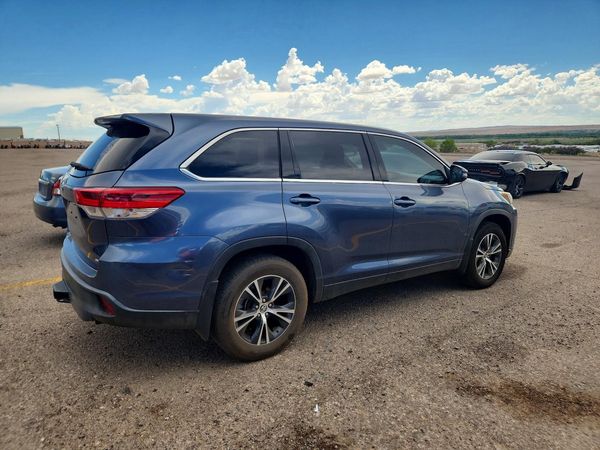 2019 TOYOTA HIGHLANDER LE/LE Plus