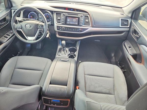 2019 TOYOTA HIGHLANDER LE/LE Plus