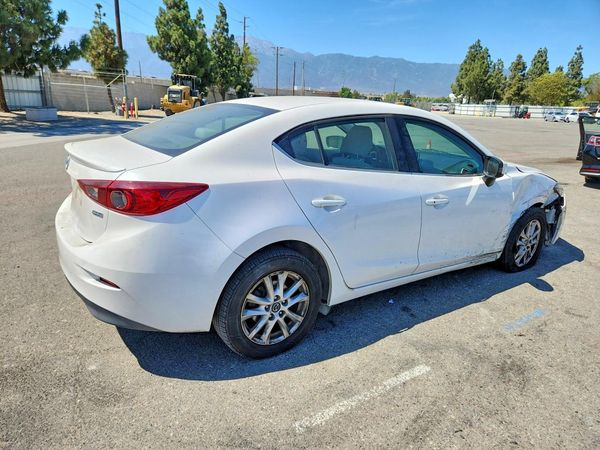 2015 MAZDA 3 Touring/GS