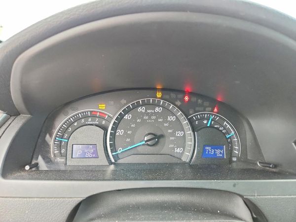 2012 TOYOTA CAMRY