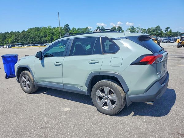 2022 TOYOTA RAV4 XLE