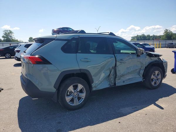 2022 TOYOTA RAV4 XLE