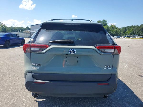 2022 TOYOTA RAV4 XLE