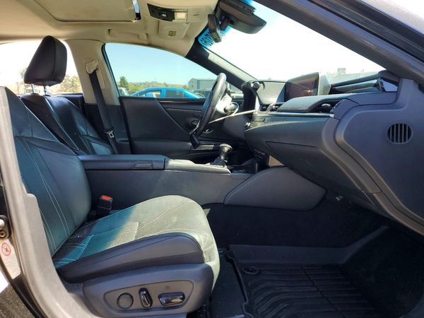 2019 LEXUS ES 300h