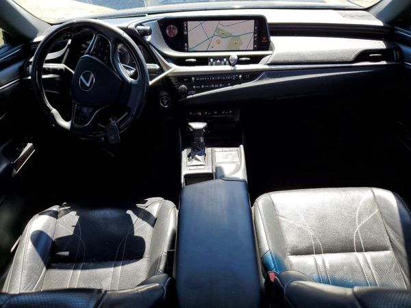 2019 LEXUS ES 300h