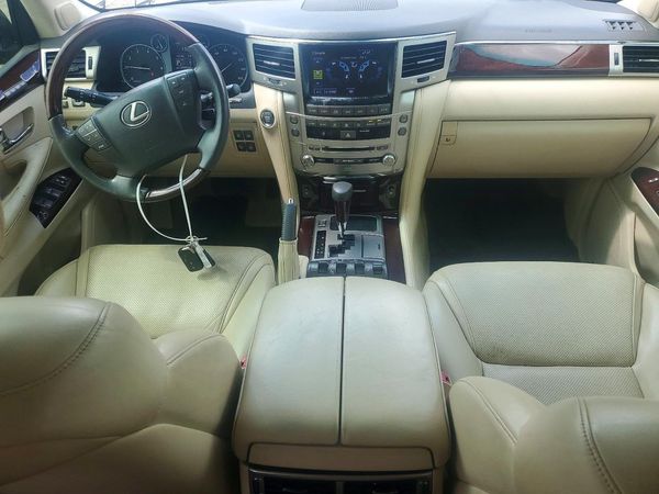 2013 LEXUS LX 570
