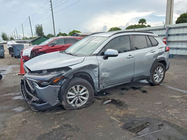 2022 TOYOTA COROLLA CROSS LE