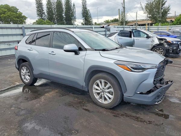 2022 TOYOTA COROLLA CROSS LE
