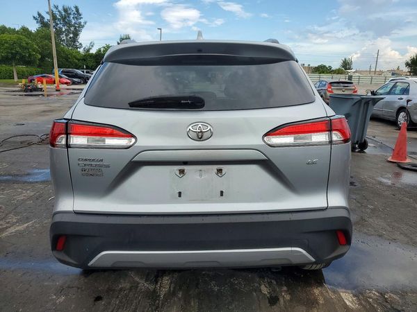 2022 TOYOTA COROLLA CROSS LE