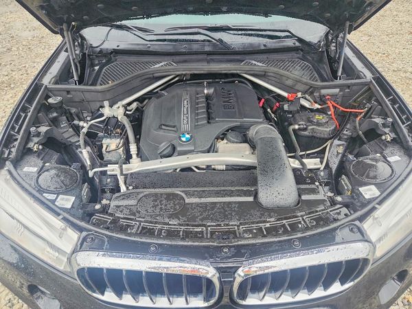 2019 BMW X6 xDrive35i — Engine bay