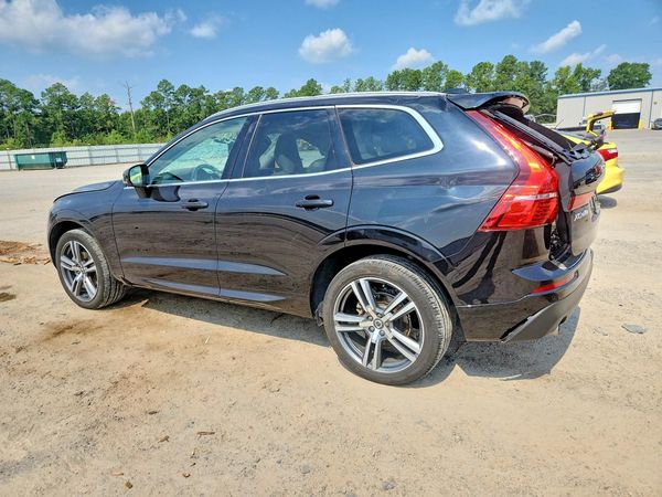 2021 VOLVO XC60 Momentum