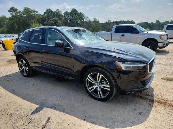 2021 VOLVO XC60 Momentum