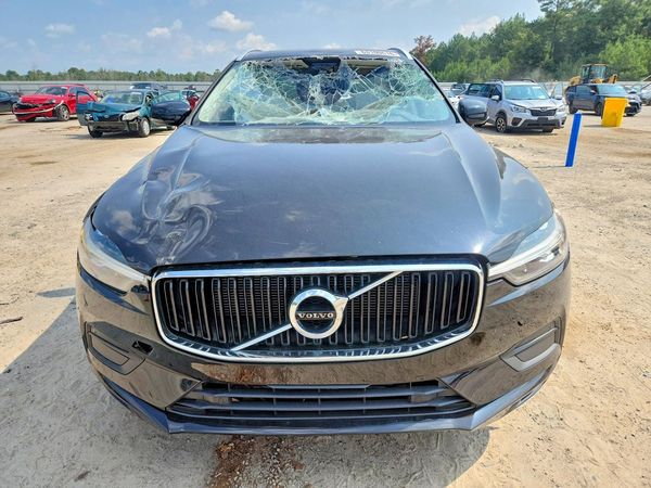 2021 VOLVO XC60 Momentum