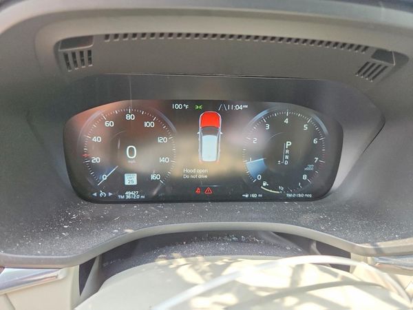 2021 VOLVO XC60 Momentum