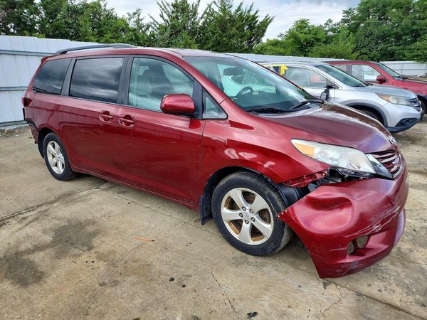 2015 TOYOTA SIENNA