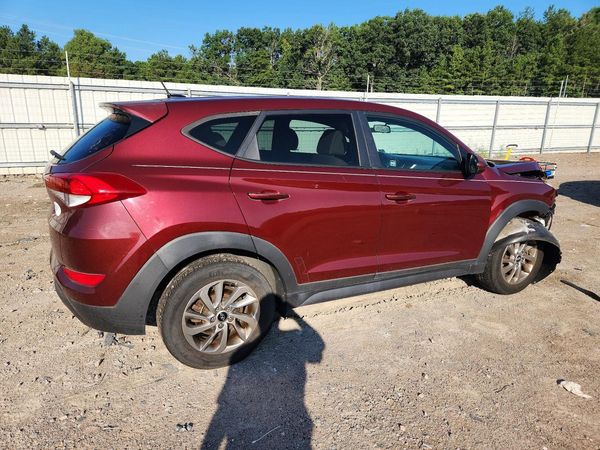 2017 HYUNDAI TUCSON SE (no options)
