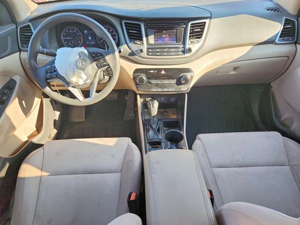 2017 HYUNDAI TUCSON SE (no options)