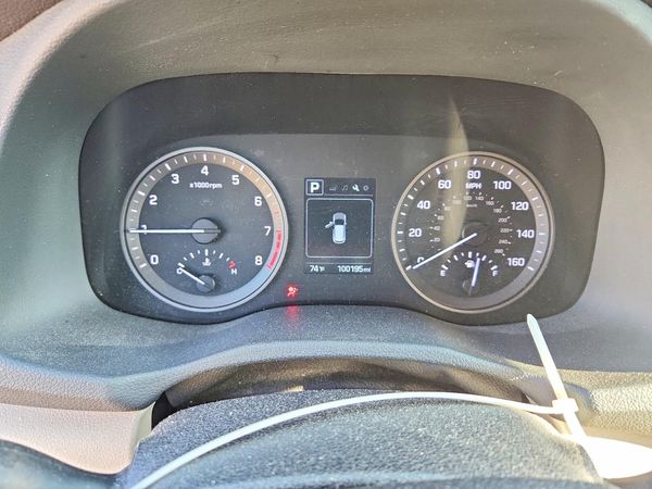 2017 HYUNDAI TUCSON SE (no options)