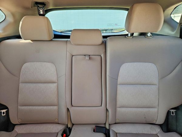 2017 HYUNDAI TUCSON SE (no options)