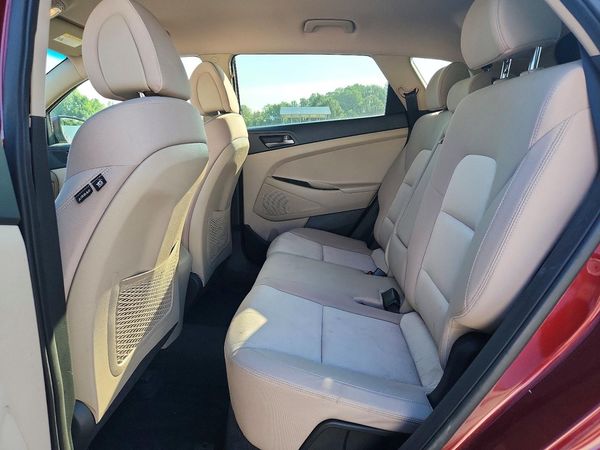 2017 HYUNDAI TUCSON SE (no options)