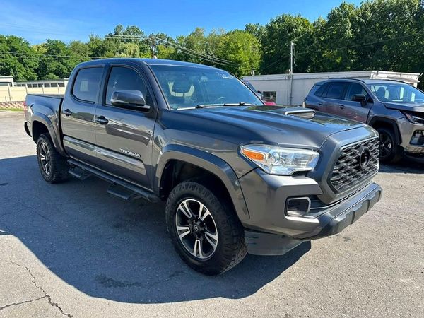 2017 TOYOTA TACOMA